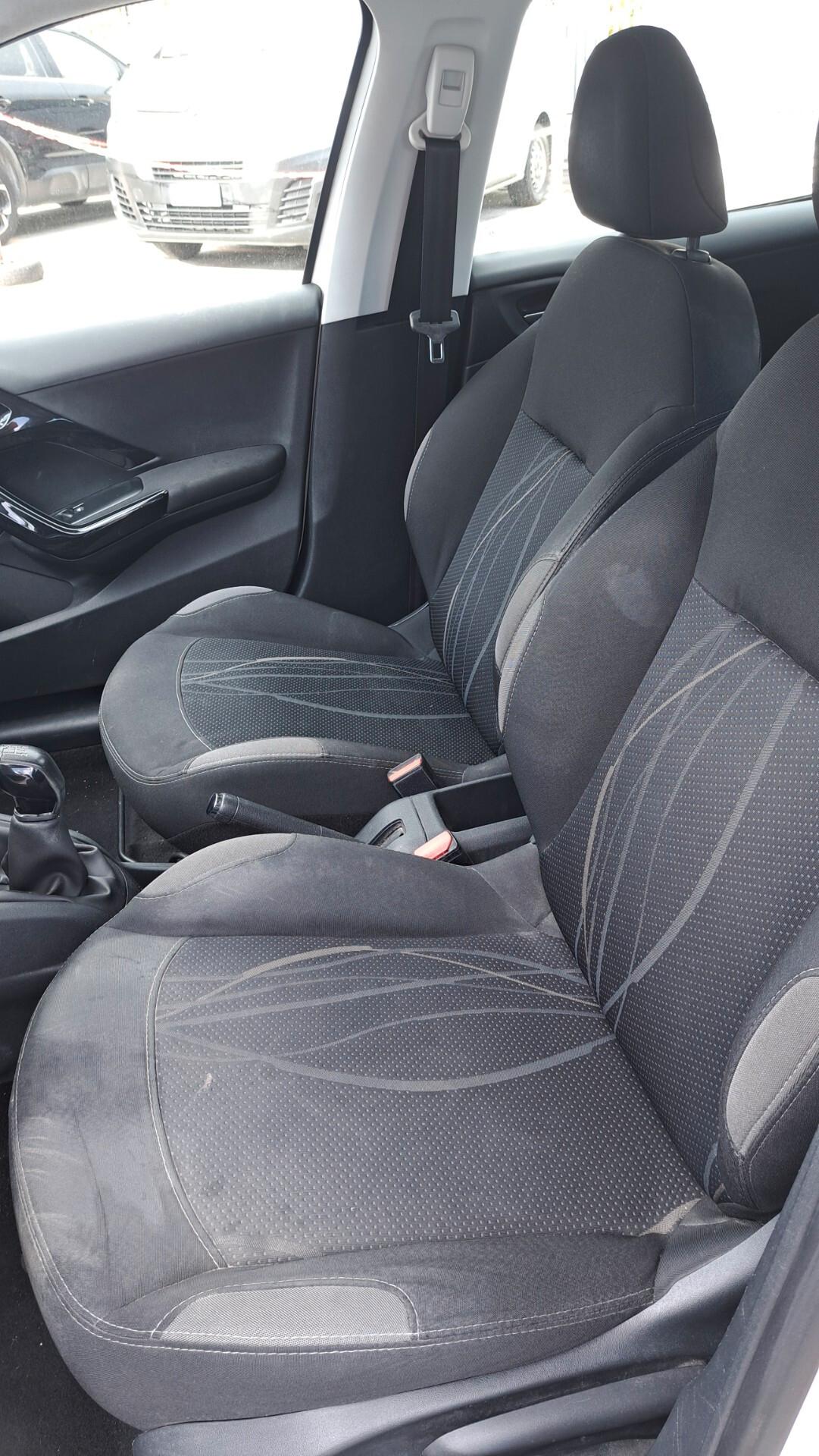 Peugeot 208 PureTech 82 5 porte Allure