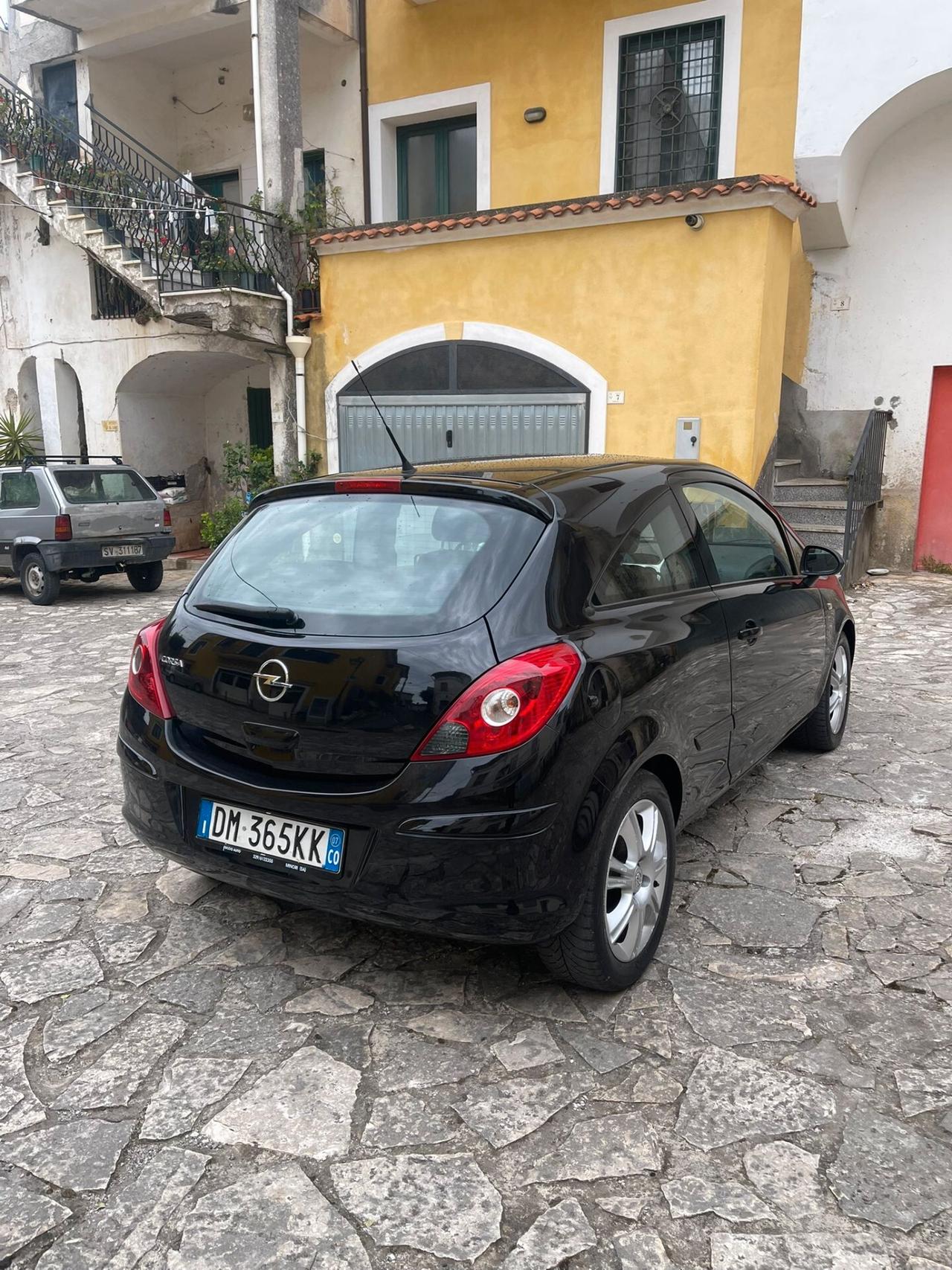 Opel Corsa 1.2 3 porte Enjoy