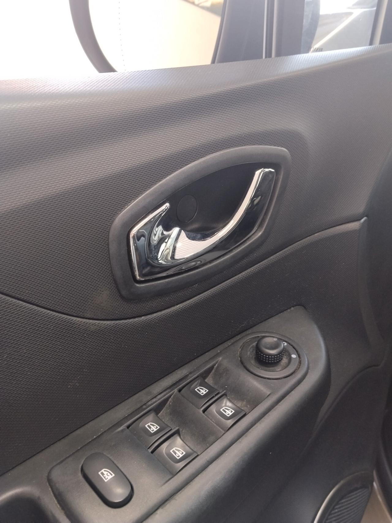 Renault Captur 1.5 diesel 2017 CON GARANZIA
