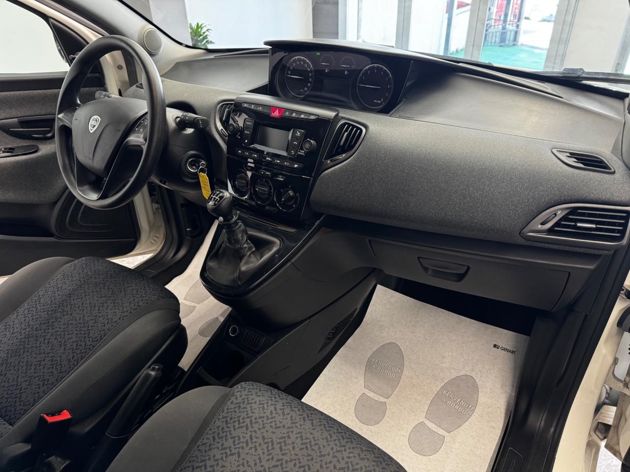 Lancia Ypsilon 1.0 FireFly 5 porte S&S Hybrid Ecochic Silver