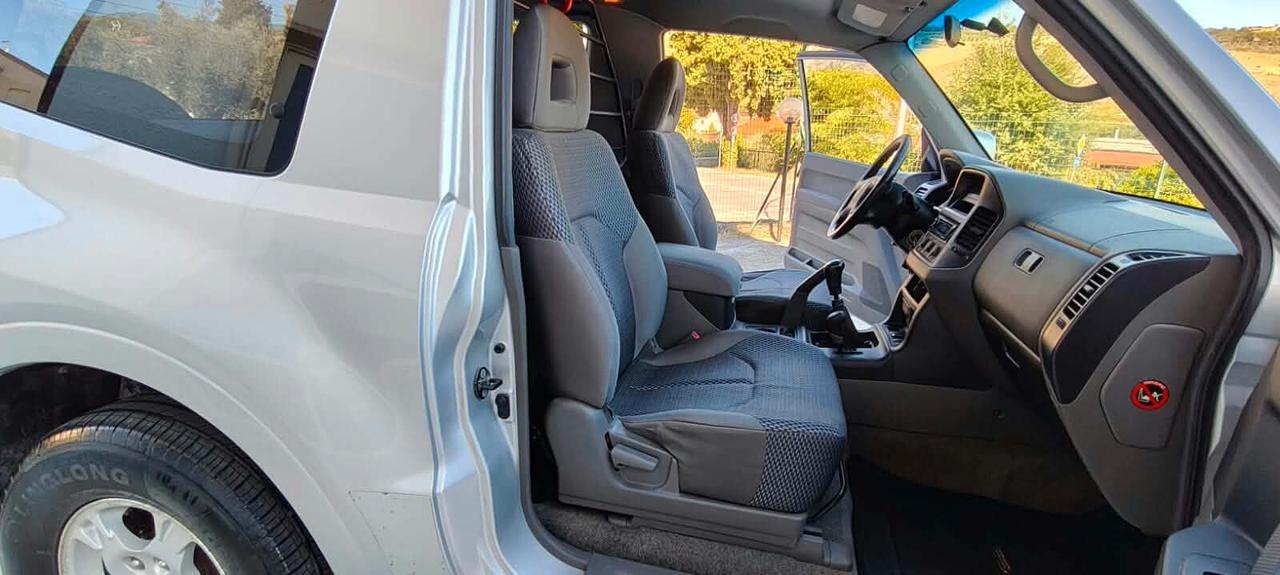 Mitsubishi Pajero 2.5 TDI 3p. Autocarro