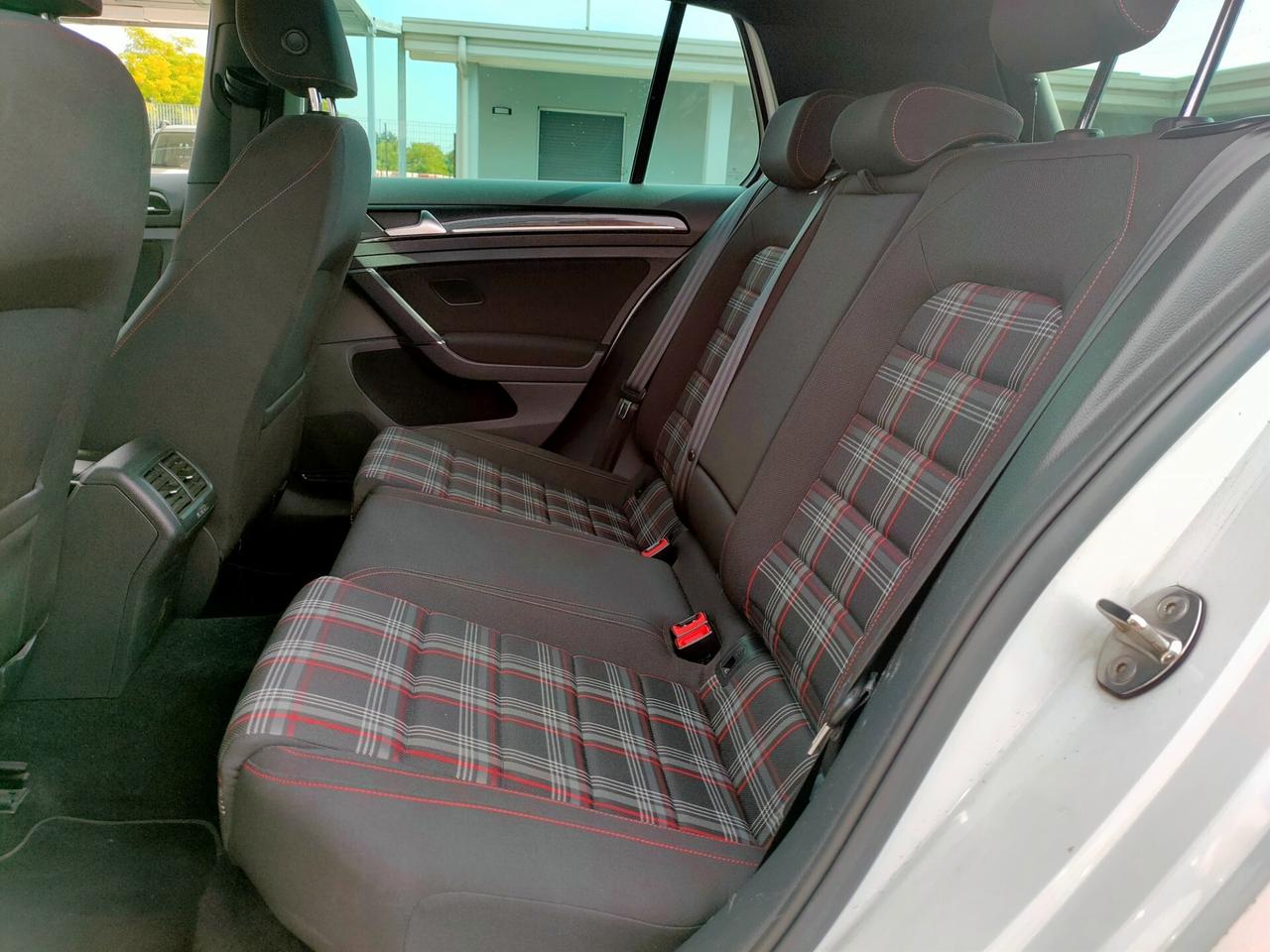 Volkswagen Golf GTI Performance 2.0 TSI 5p. dsg