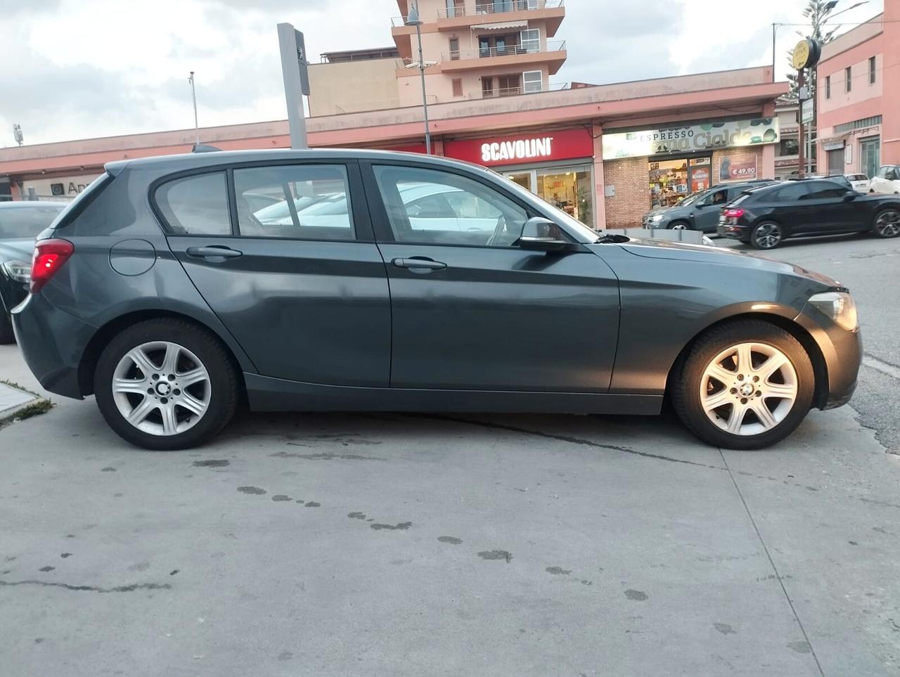 Bmw Serie 1 116d 5p. Unique