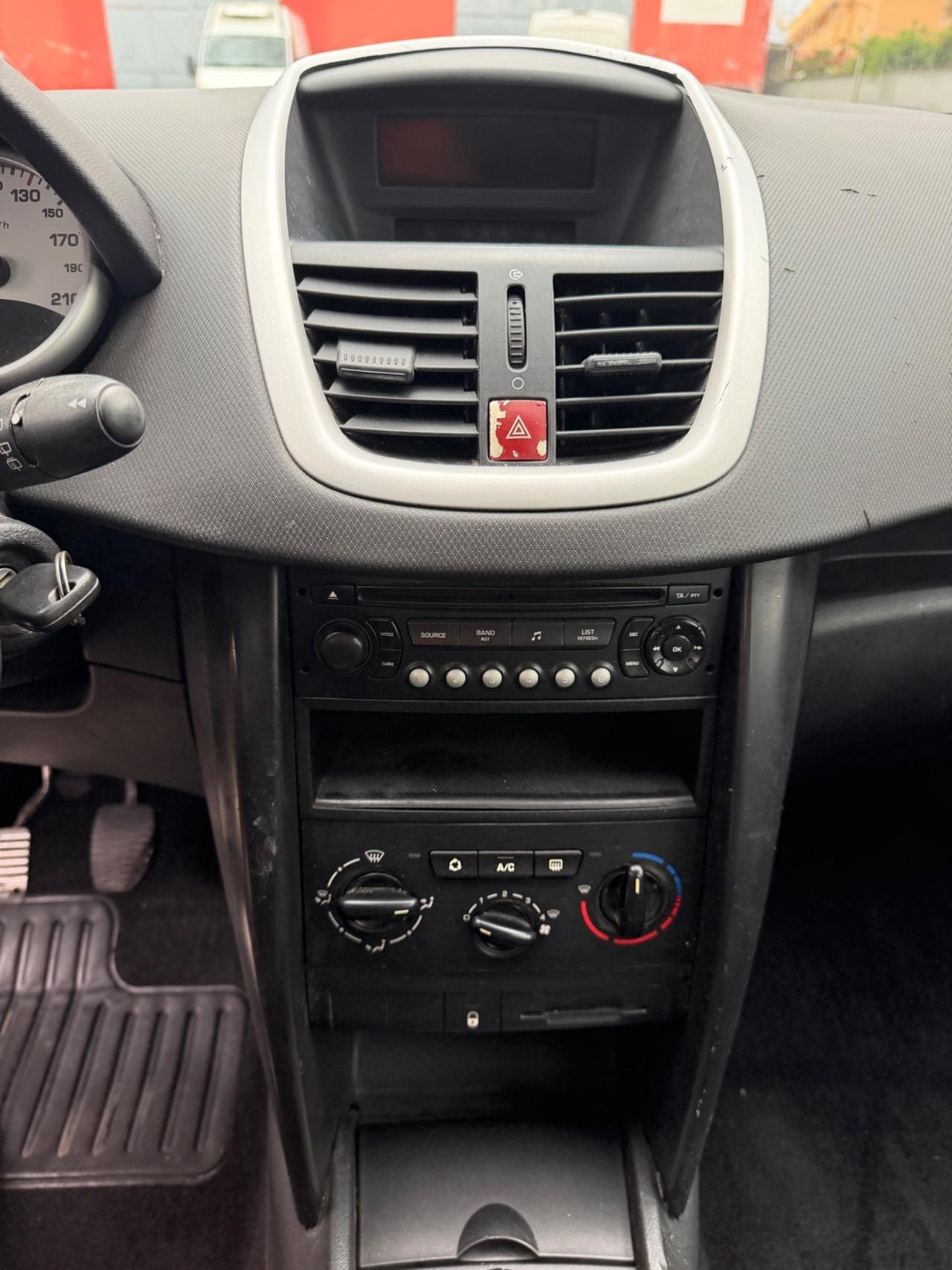 Peugeot 207 1.4 HDi 70CV 5p. XT