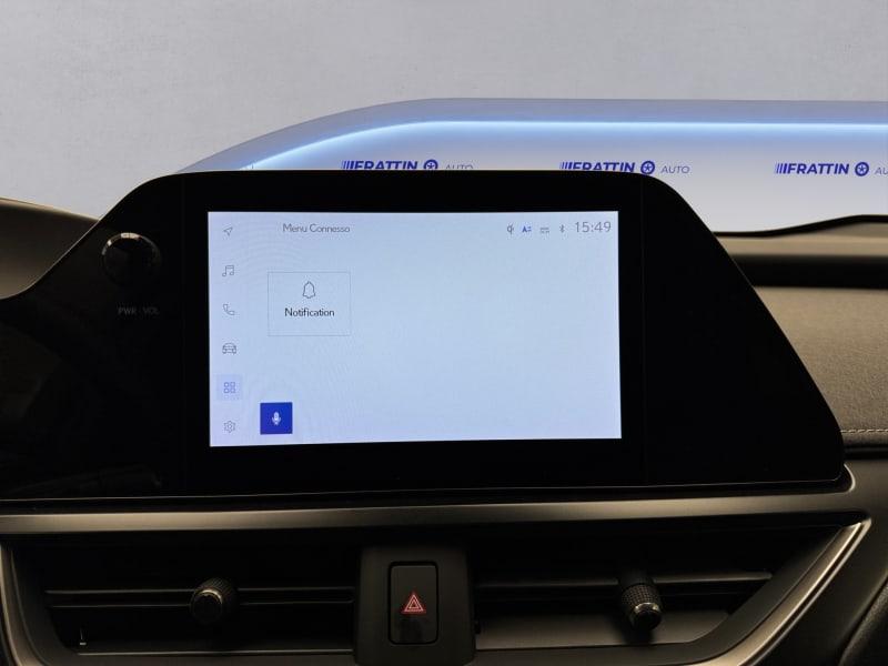 LEXUS UX HYBRID 4WD DESIGN