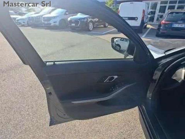 BMW 318 Serie 3 G21 318d Touring Sport auto 2019