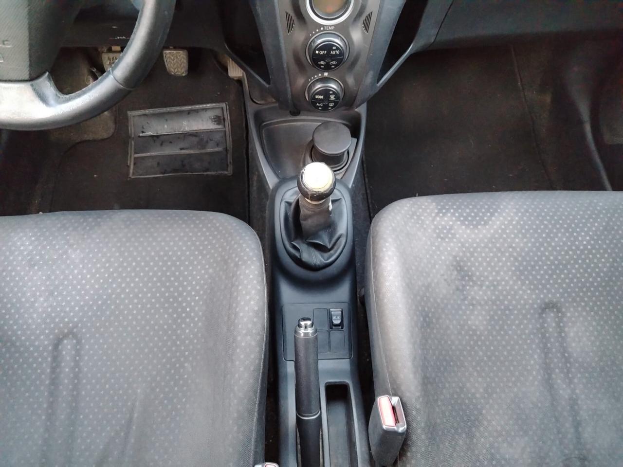 Toyota Yaris 1.0 5 porte Sol