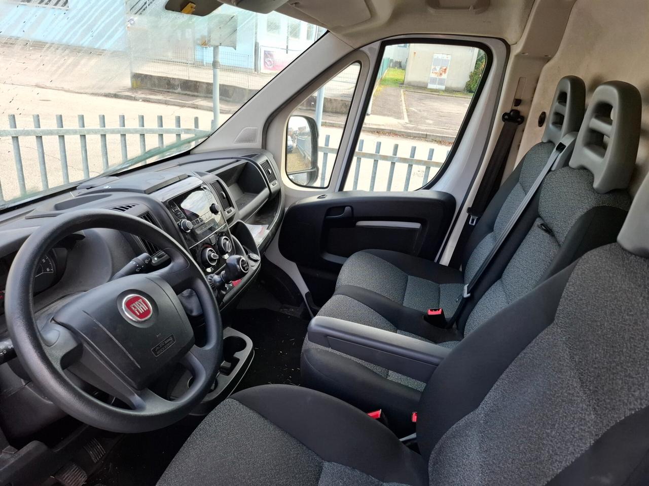 Fiat Ducato allestito con scaffali