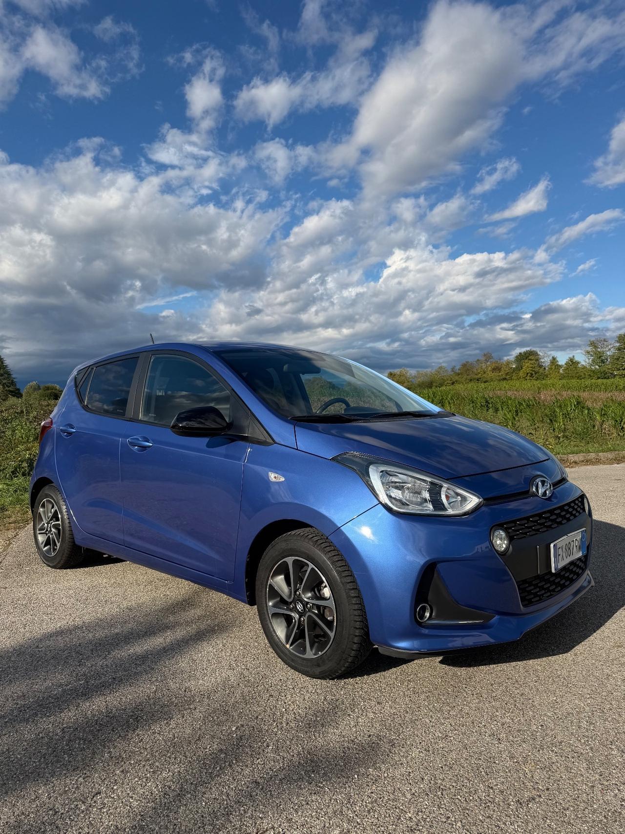 Hyundai i10 .