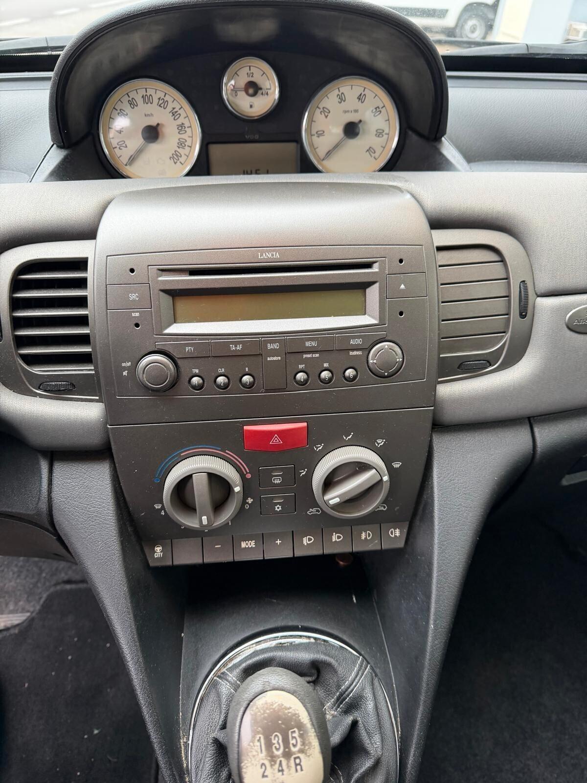 Lancia Ypsilon 1.2 benzina, b-color