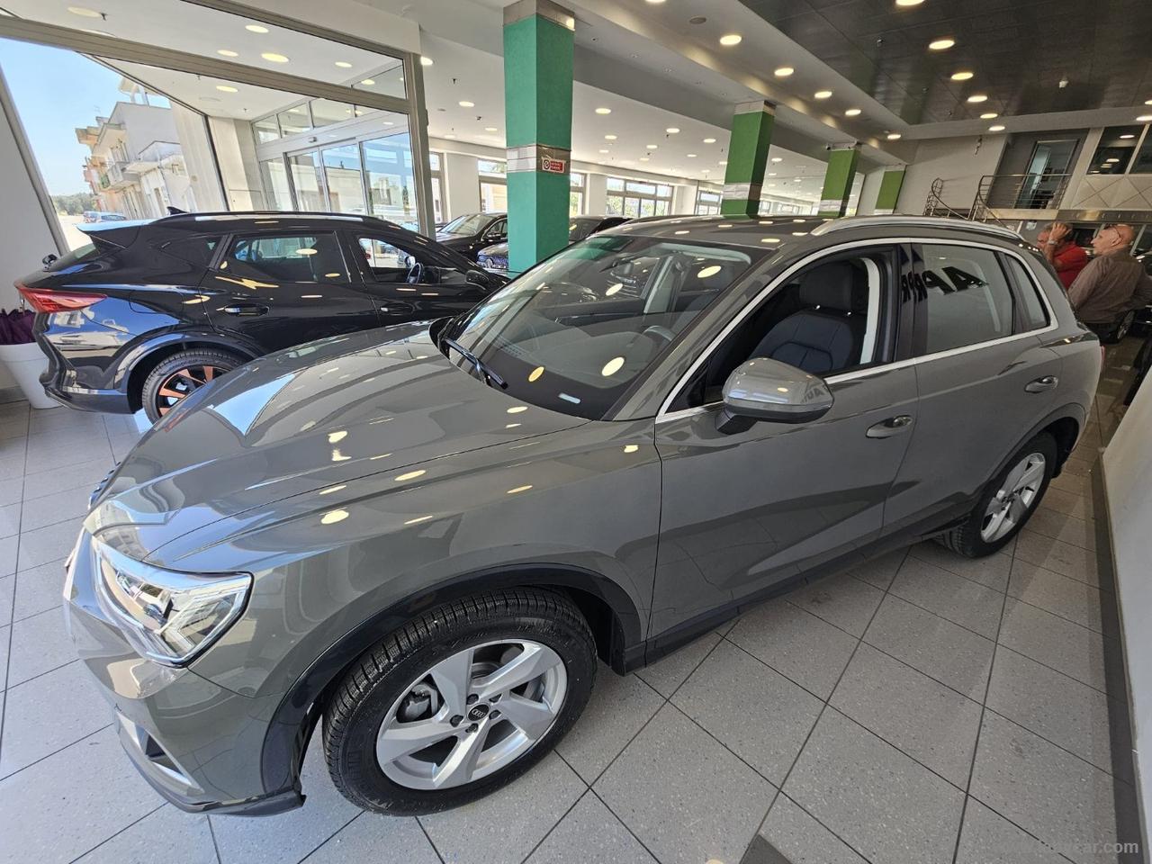 AUDI Q3 40 TDI quattro S tr. Business Adv.