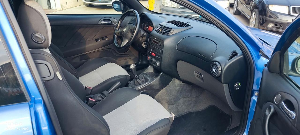 Alfa Romeo 147 1.6 16V TS (105) 3 porte Black Line
