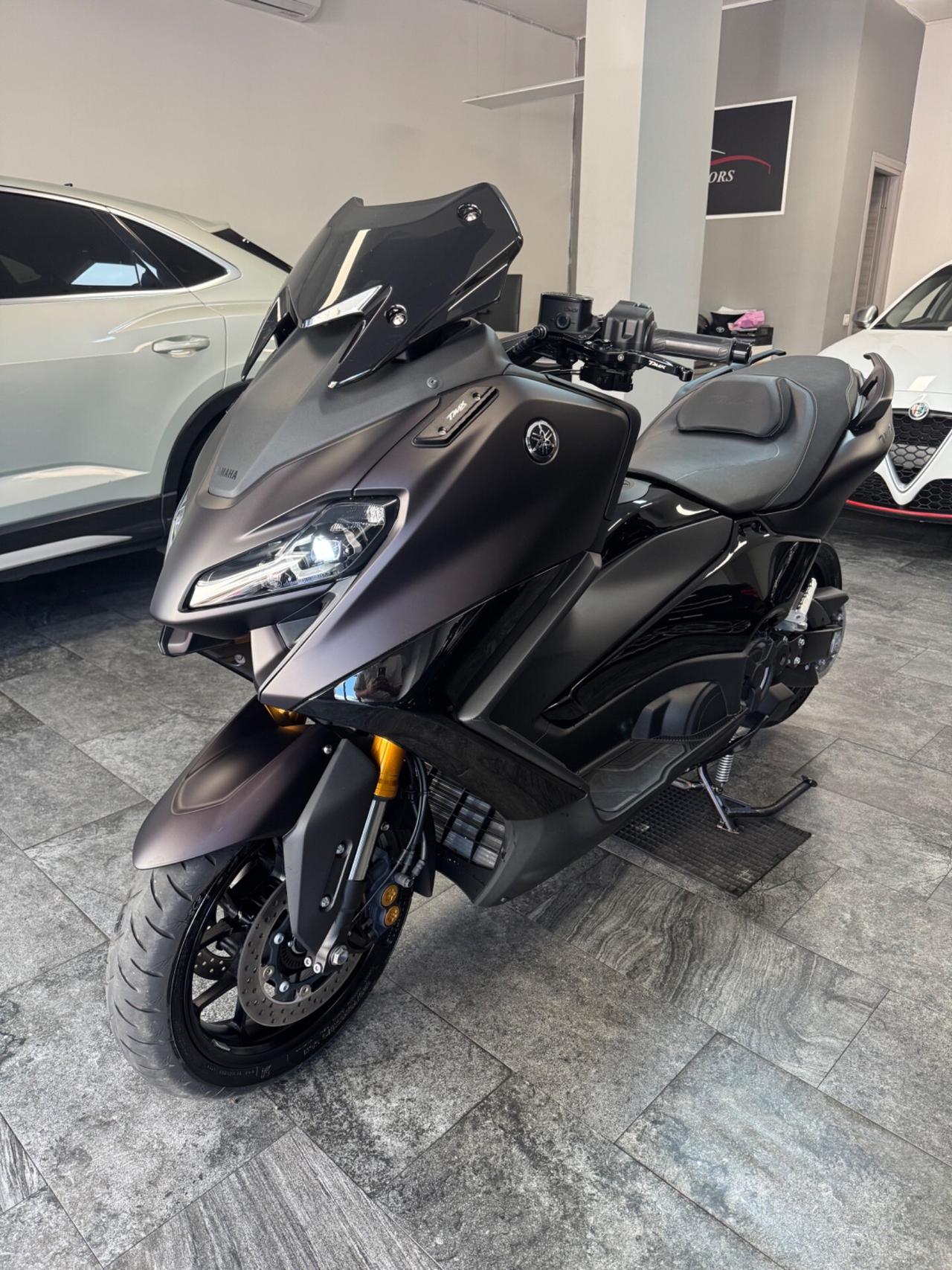 Yamaha TMAX 560 DARK MAGMA TECH MAX