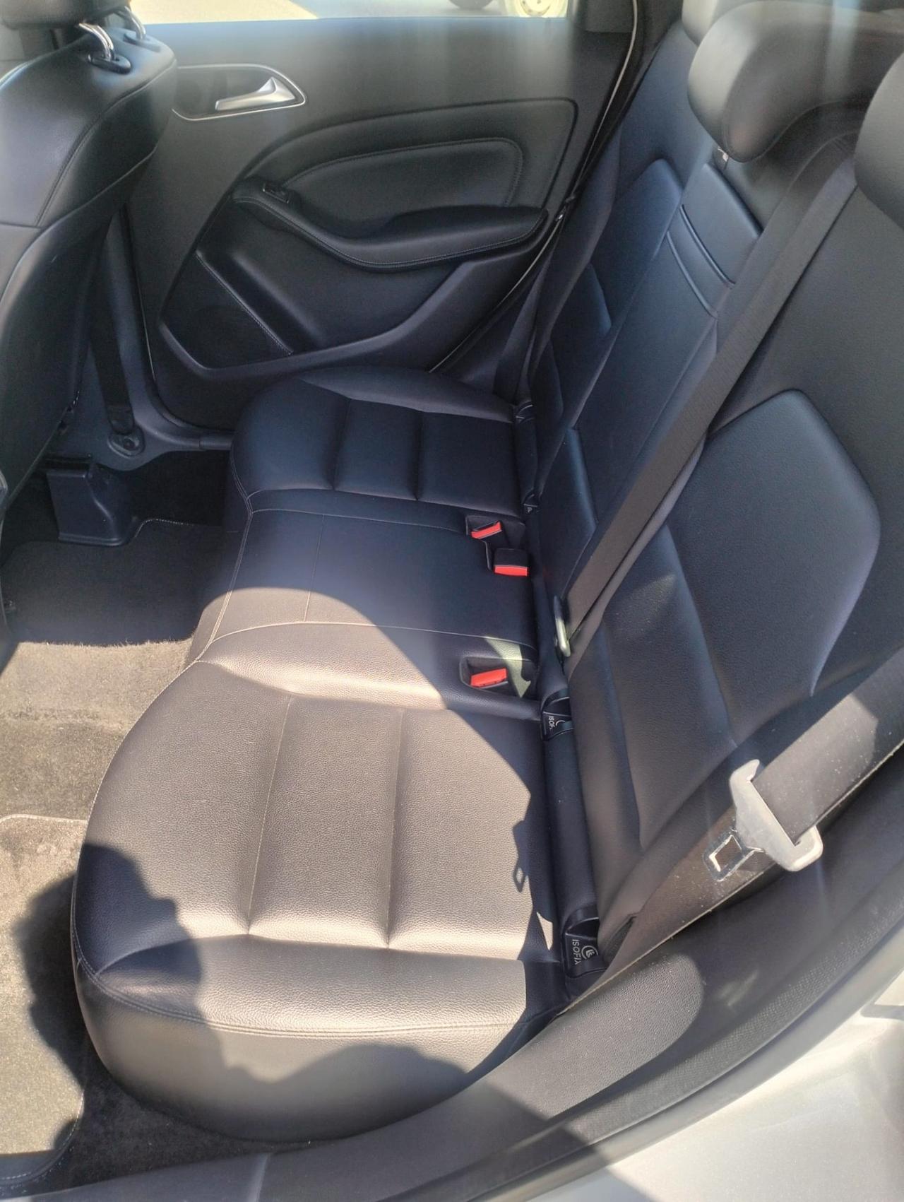 Mercedes-benz B 180 Benz Premium