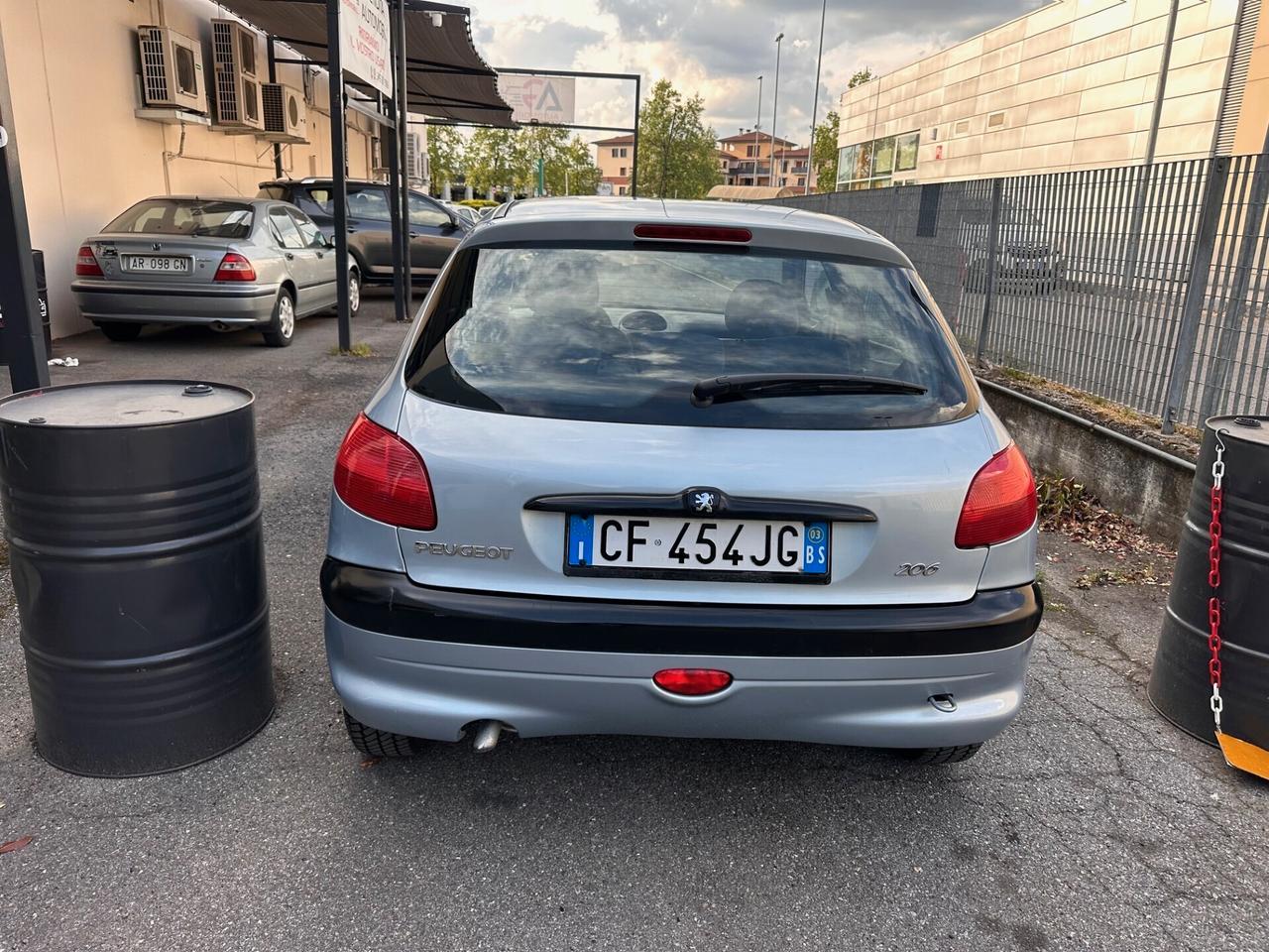 PEUGEOT 206 1.4 BENZINA (ADATTA NEOPATENTATI)