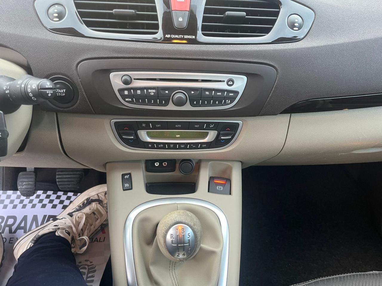 Renault Scenic Scénic X-Mod 1.5 dCi Luxe 2011