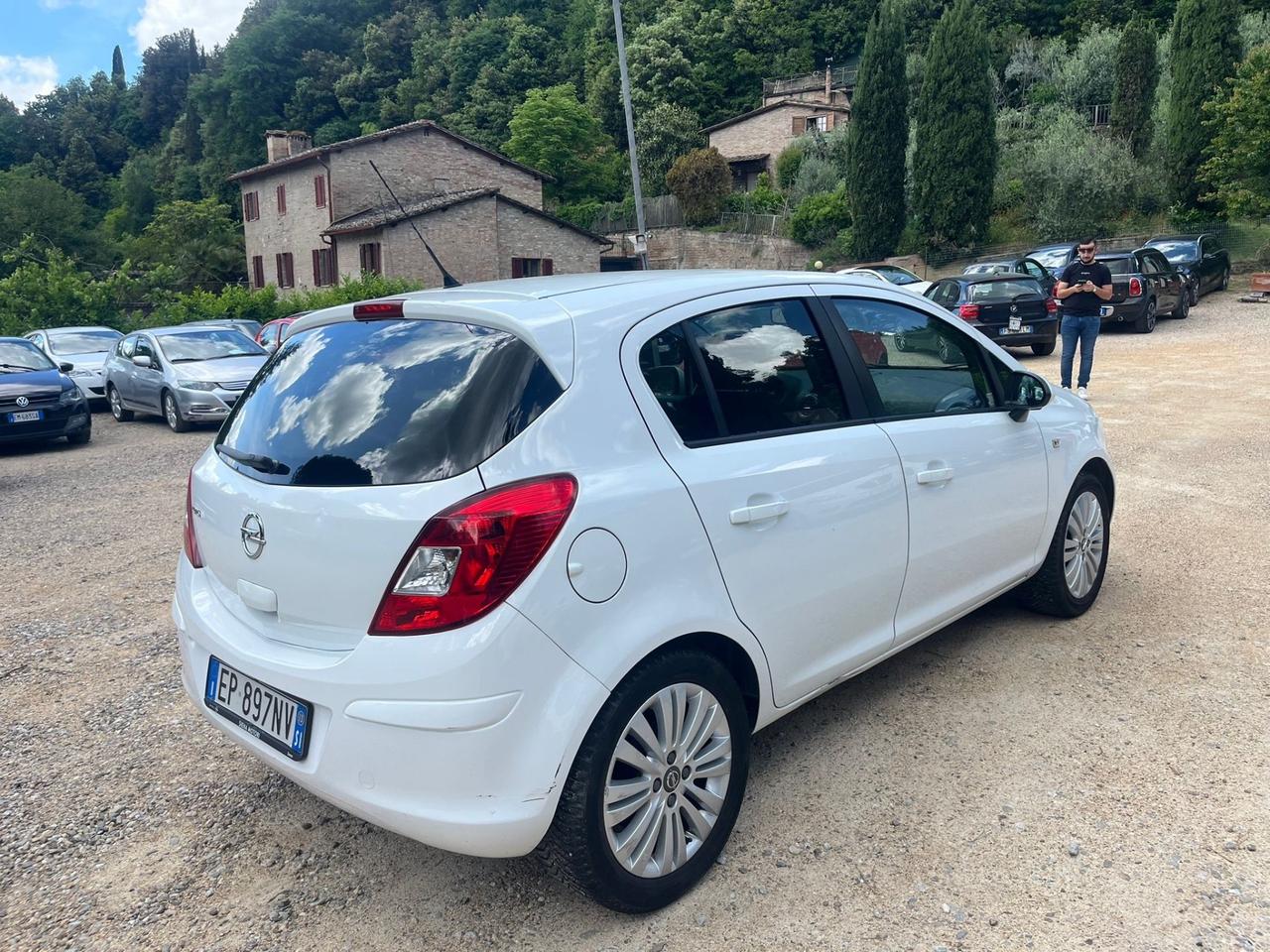 Opel Corsa 1.2 5 porte Sport