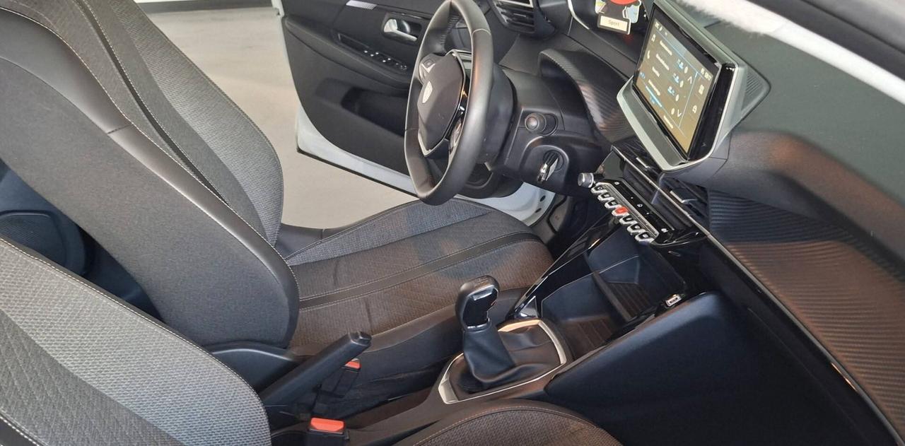 Peugeot 208 12-2024 Allure Pacchetto black
