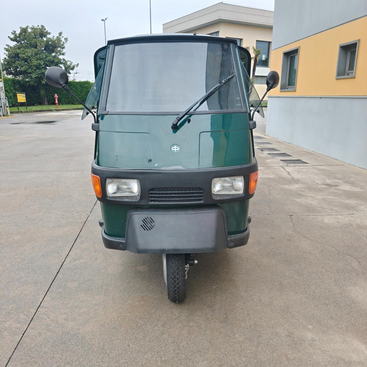 Piaggio Ape 50 con Cassone chiuso