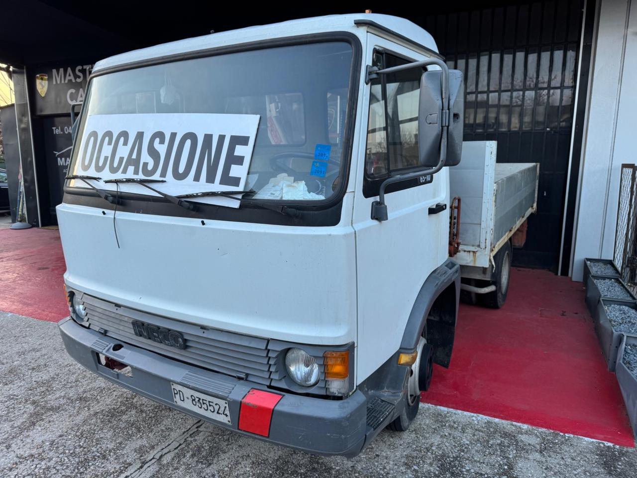 Iveco 65-10 con Gru