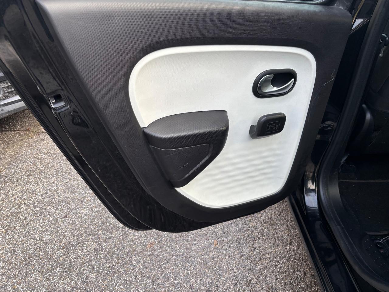 Renault Twingo 1.0 Live 5 porte OK NEOPATENTATI