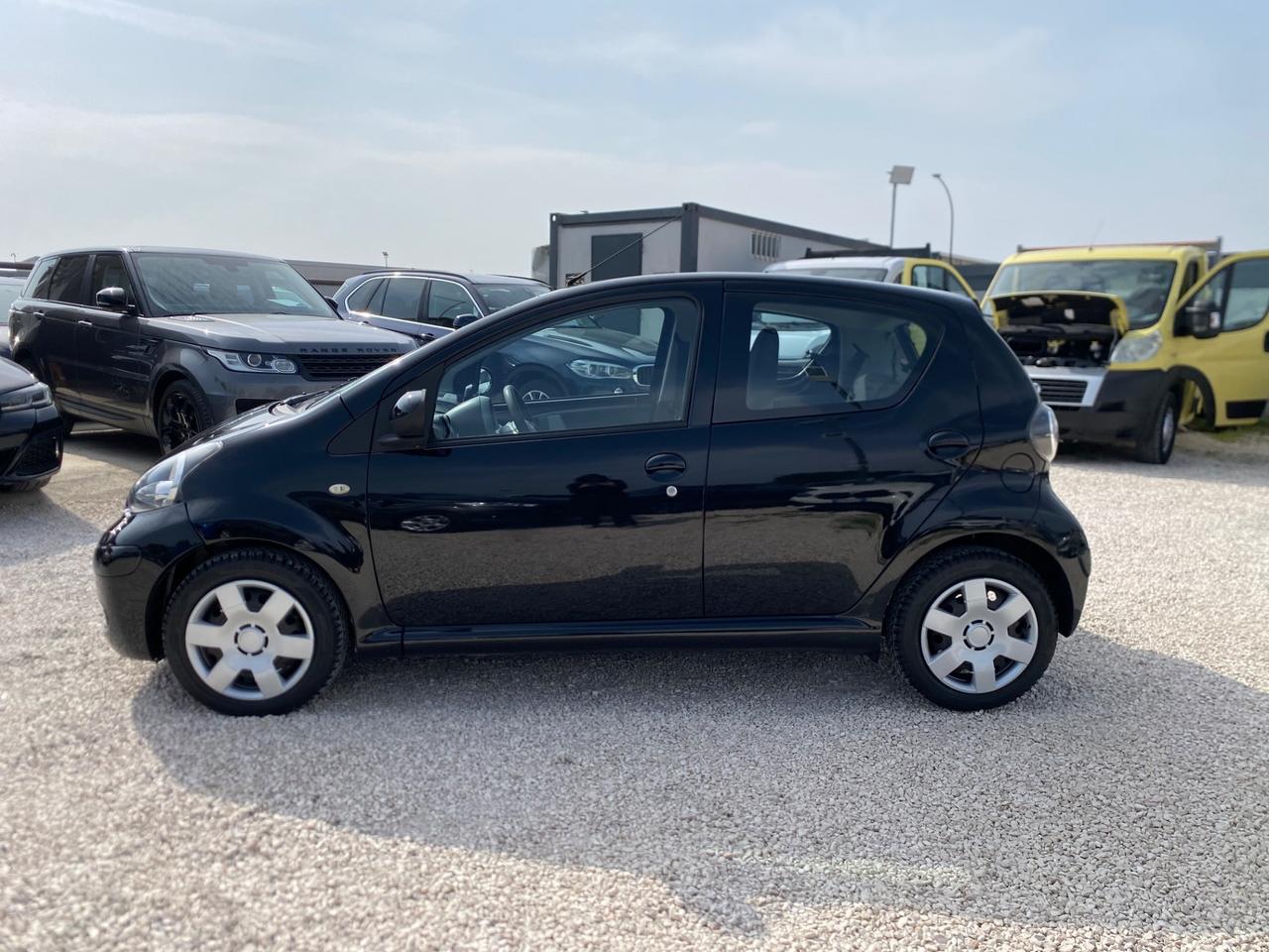 Toyota Aygo 1.0 12V VVT-i 5 porte Sol UNICO PROPIETARIO NEOPATENTATI GARANZIA 12 MESI