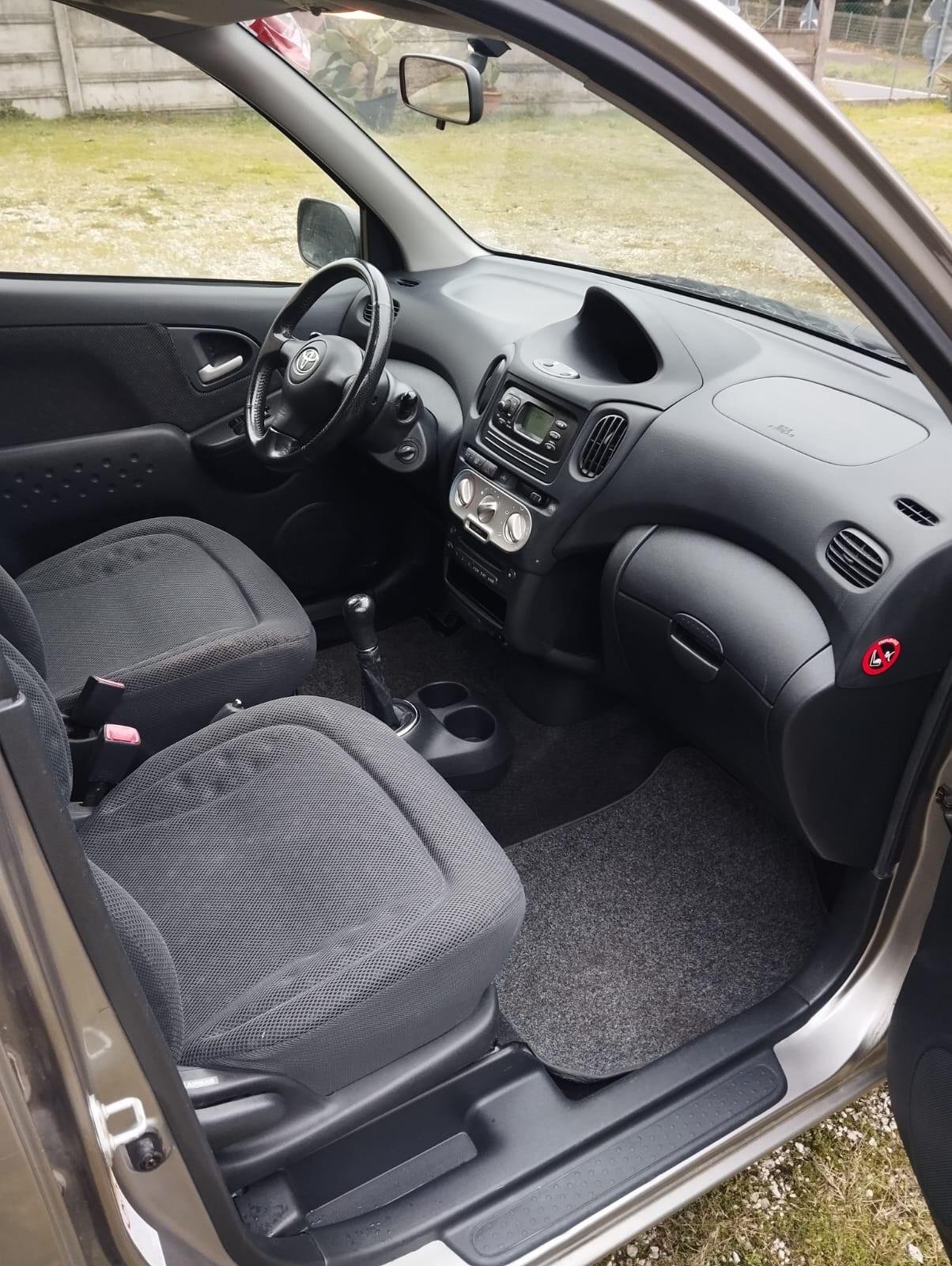 Toyota Yaris Verso 1.3i 16V cat Sol