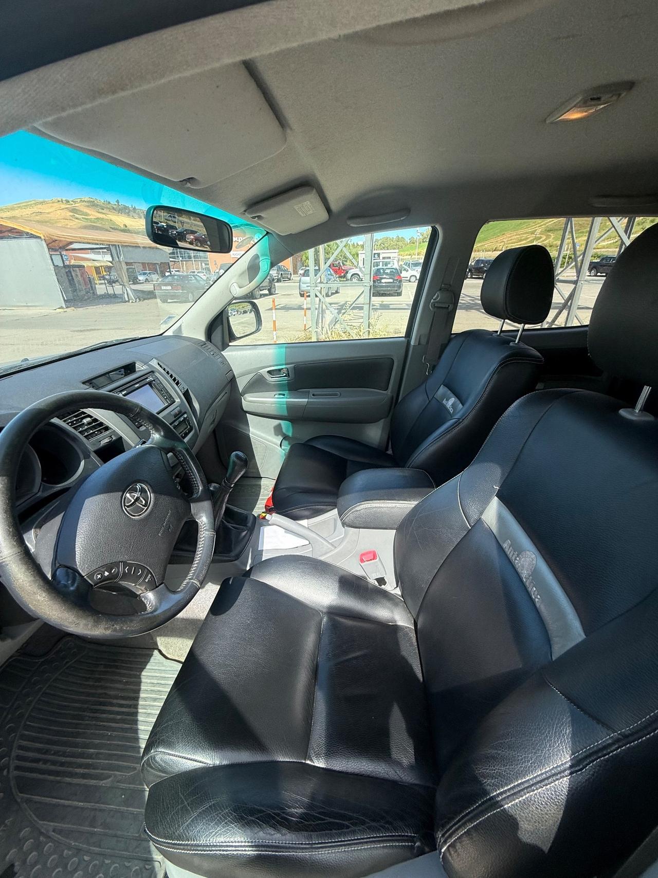 Toyota Hilux 3.0 D-4D 4WD 4p. Doub. Cab SR+