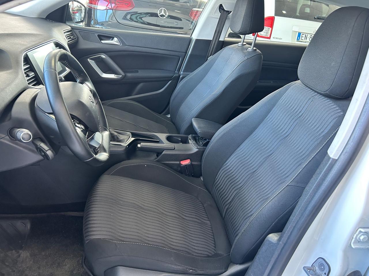 Peugeot 308 1.6 HDi 92 CV 2014