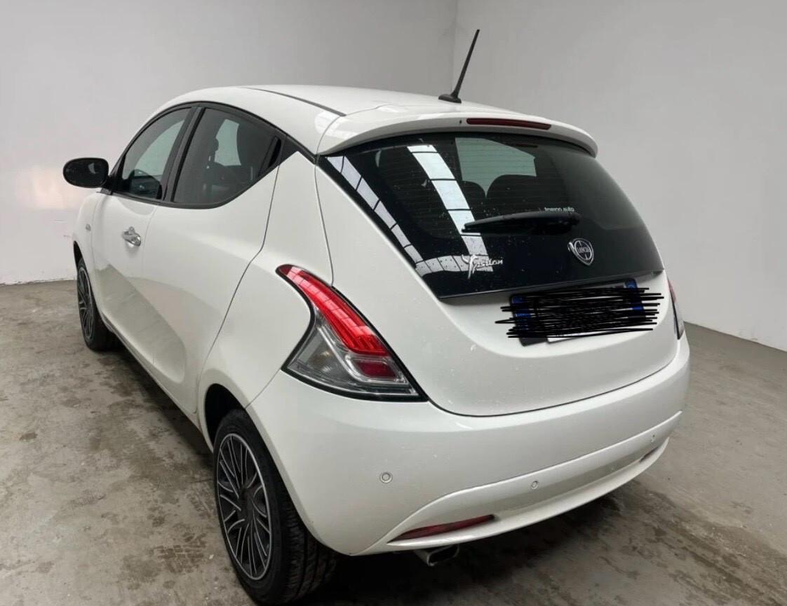 Lancia Ypsilon 1.2 69 CV 5 porte S&S Gold