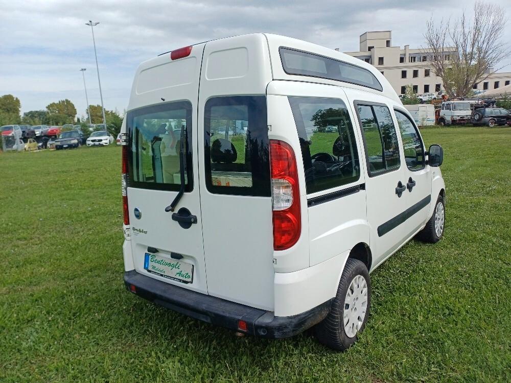 Fiat Doblò 1.9 MJT 120 CV con pedana per disabili
