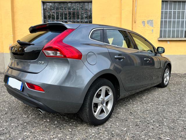 VOLVO V40 D3 Momentum