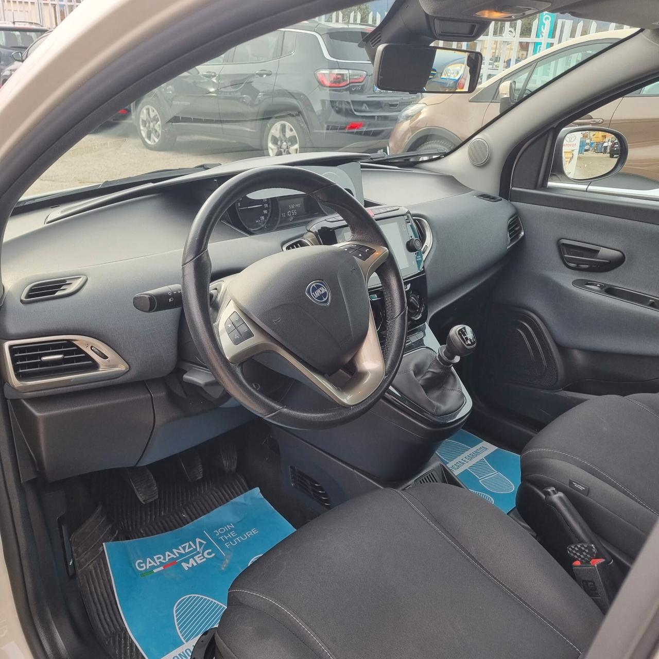 Lancia Ypsilon 1.0 FireFly 5 porte S&S Hybrid Ecochic A. Ferretti