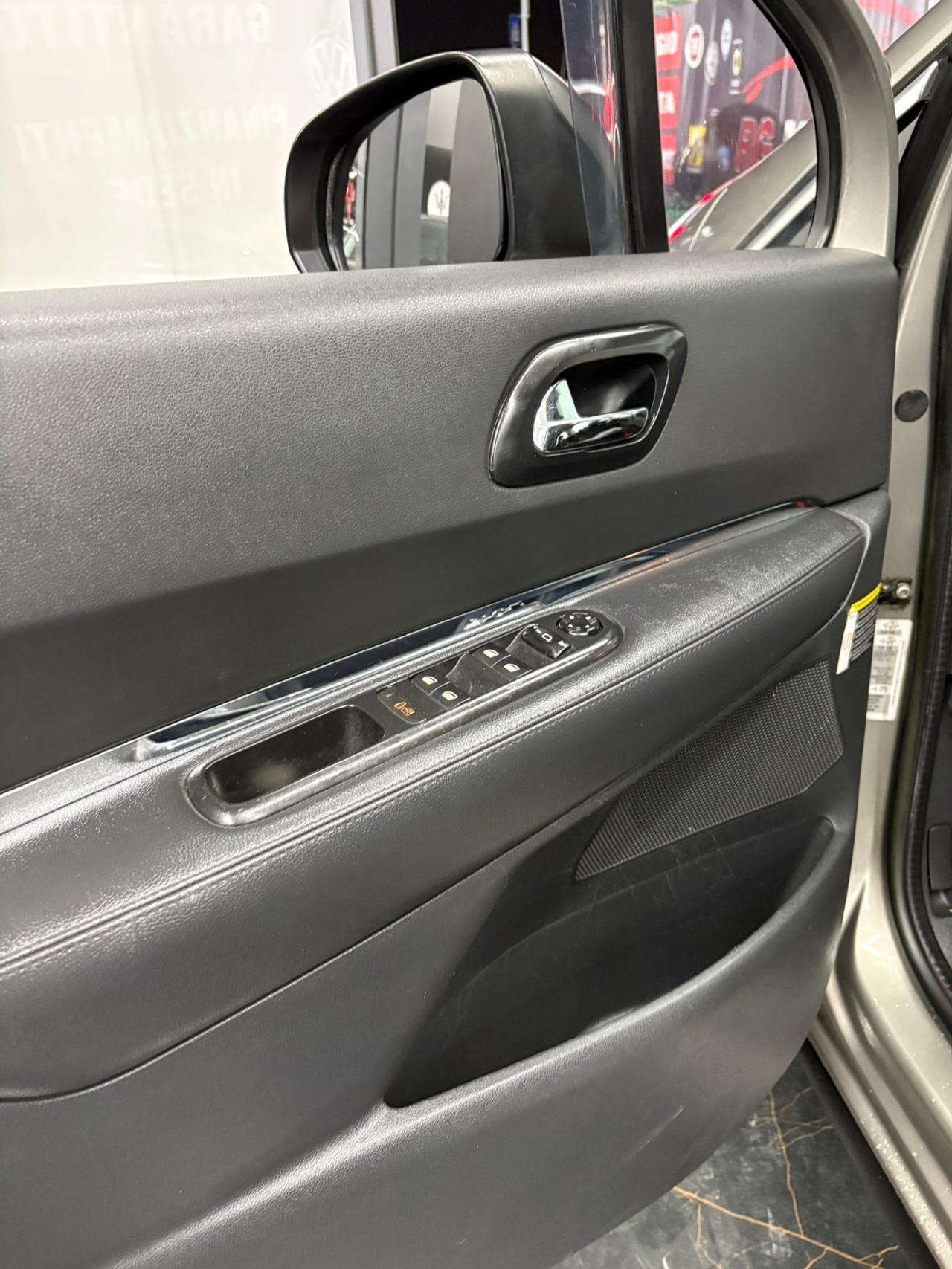 Peugeot 3008 1.6 HDi 112CV cambio robotizzato Premium