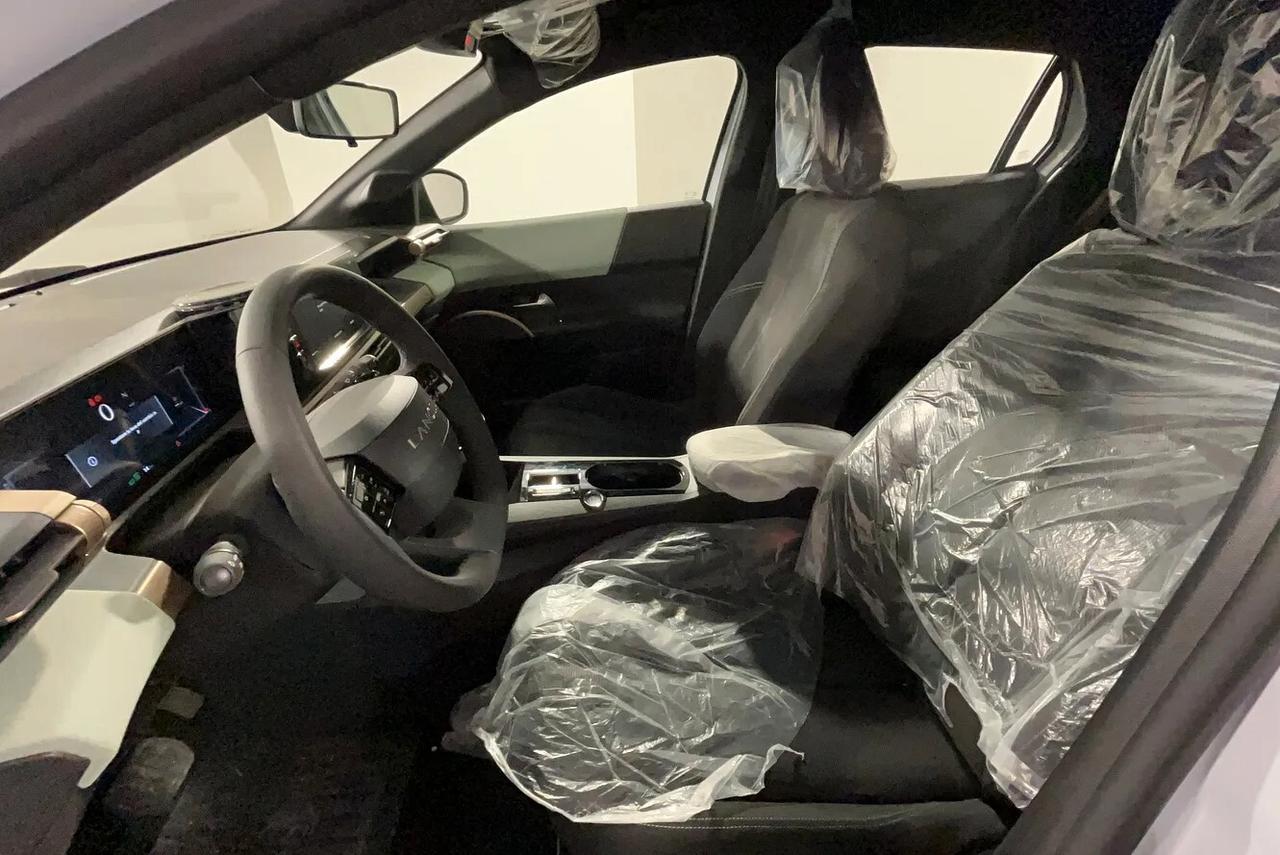 Lancia Ypsilon Hybrid e-DCT KM 0