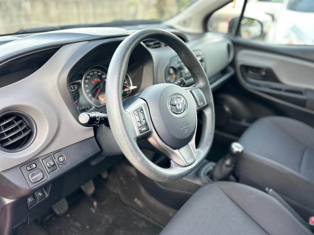 Toyota Yaris 1.0 5 porte Lounge