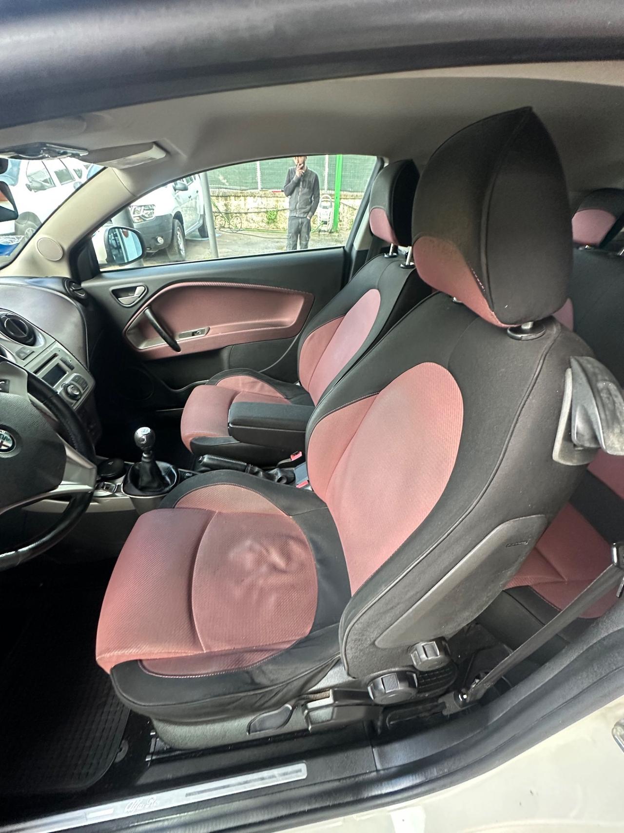 Alfa Romeo MiTo 1.6 JTDm 16V Distinctive Sport Pack