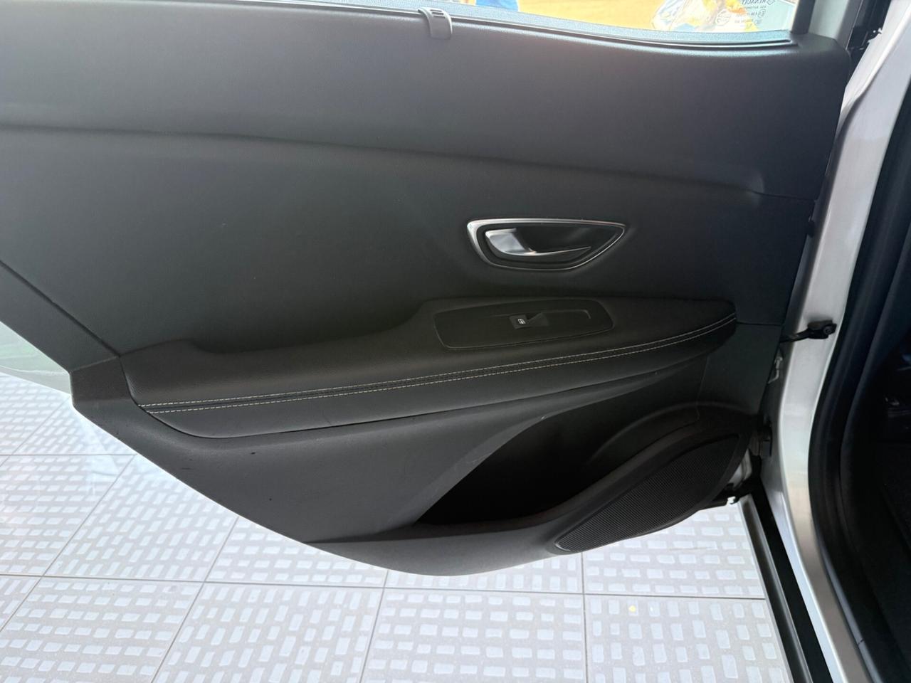 Renault Scenic Scénic dCi 8V 110 CV EDC Energy Sport Edition2