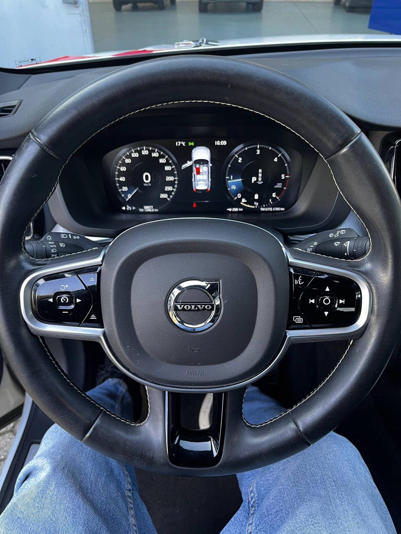 Volvo XC 60 2.0 197CV AWD R-DESIGN HYBRID/DIESEL **PREZZO VERO