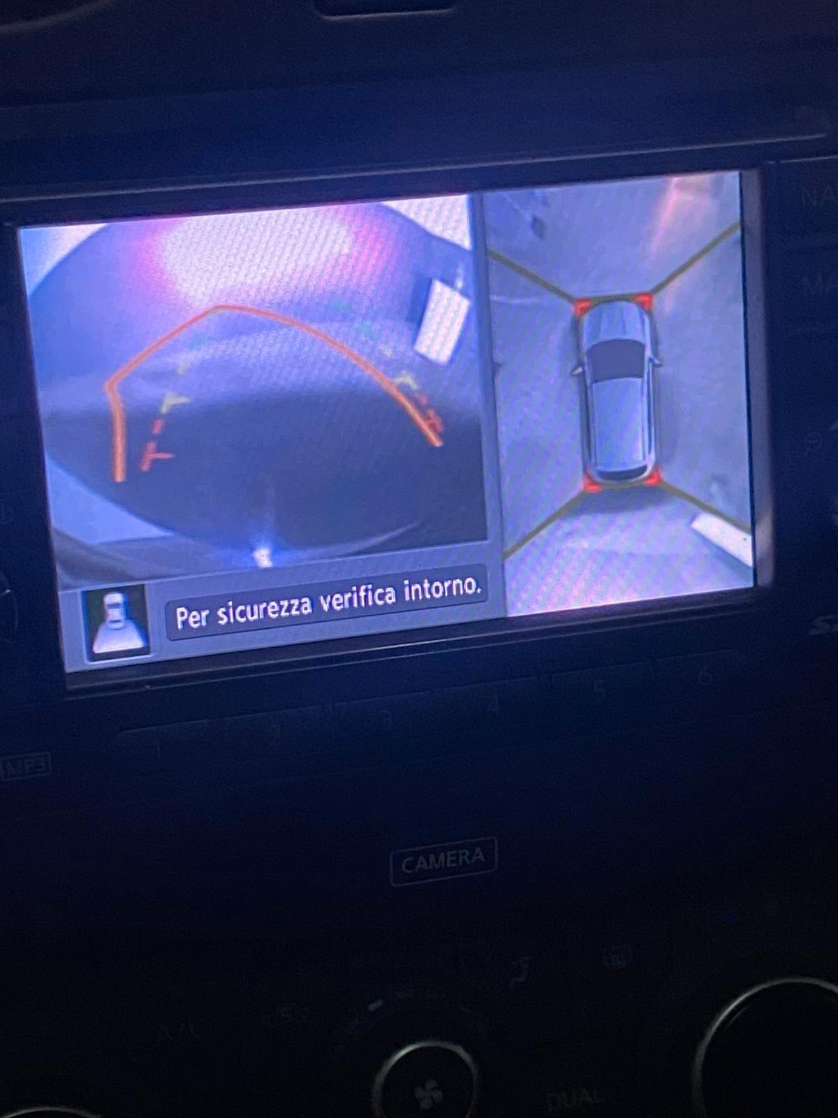Nissan Qashqai 1.5 /tetto panorama/navi/telecamera360