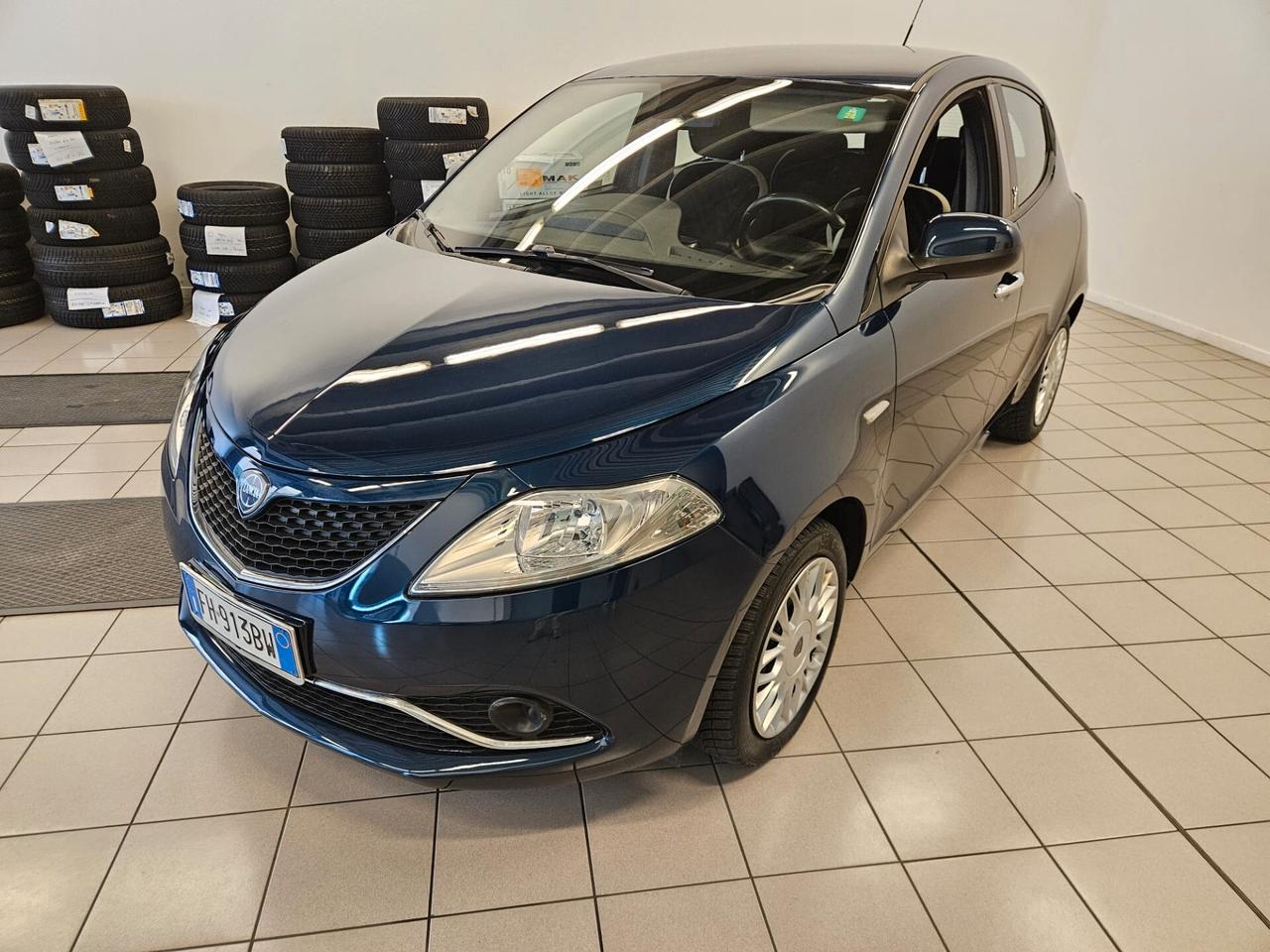Lancia Ypsilon 1.2 69 CV 5 porte Silver