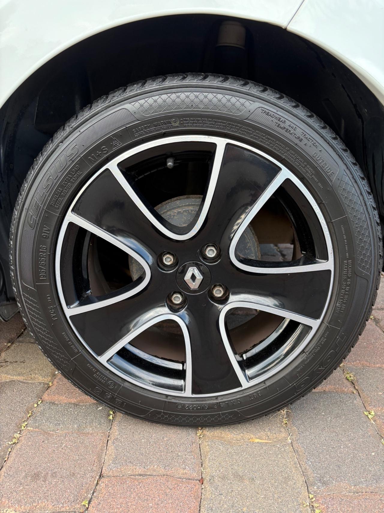 Renault Clio 1.2 75CV Duel