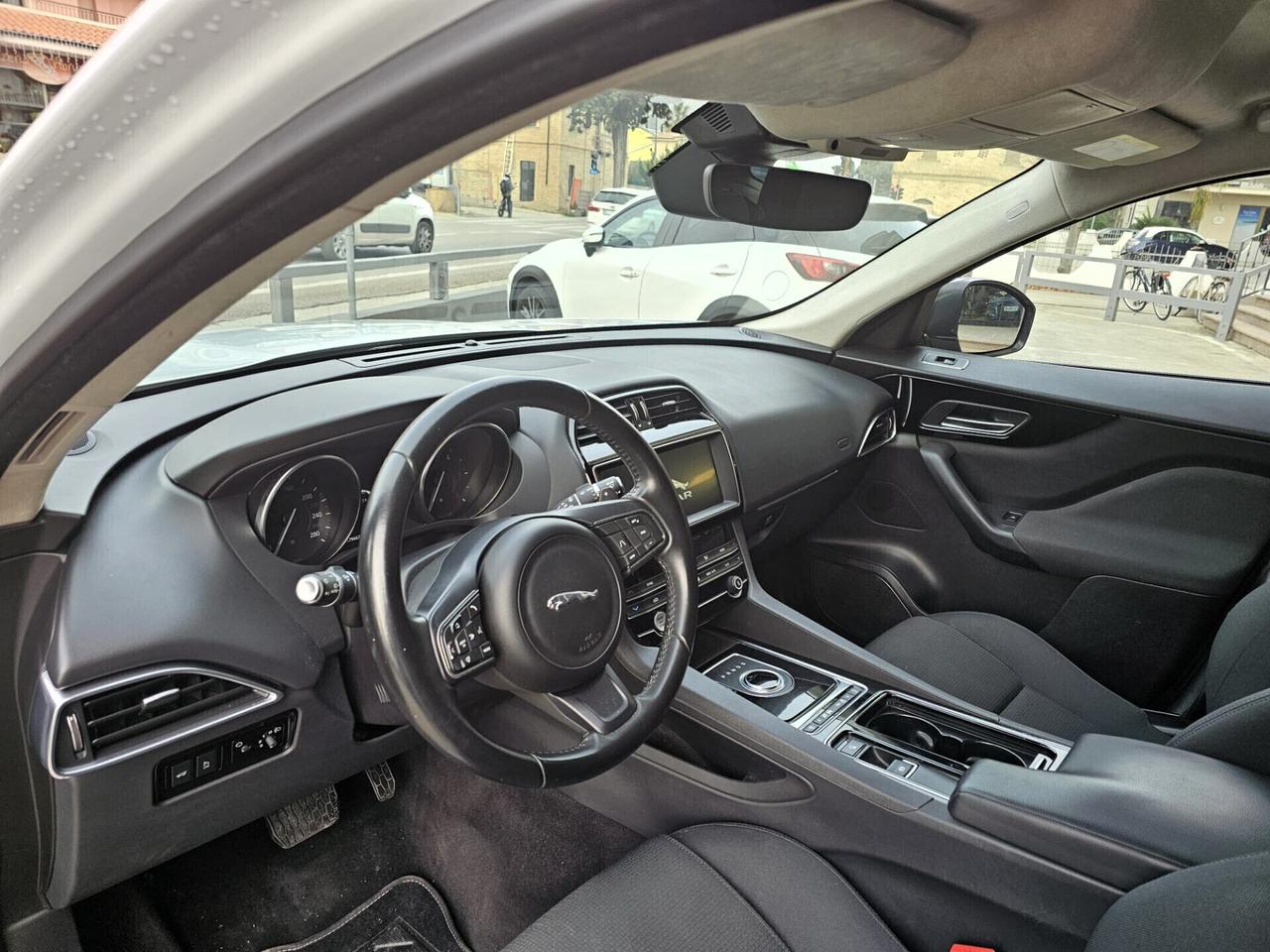 Jaguar F-Pace 2.0 D 180 CV AWD aut. Pure