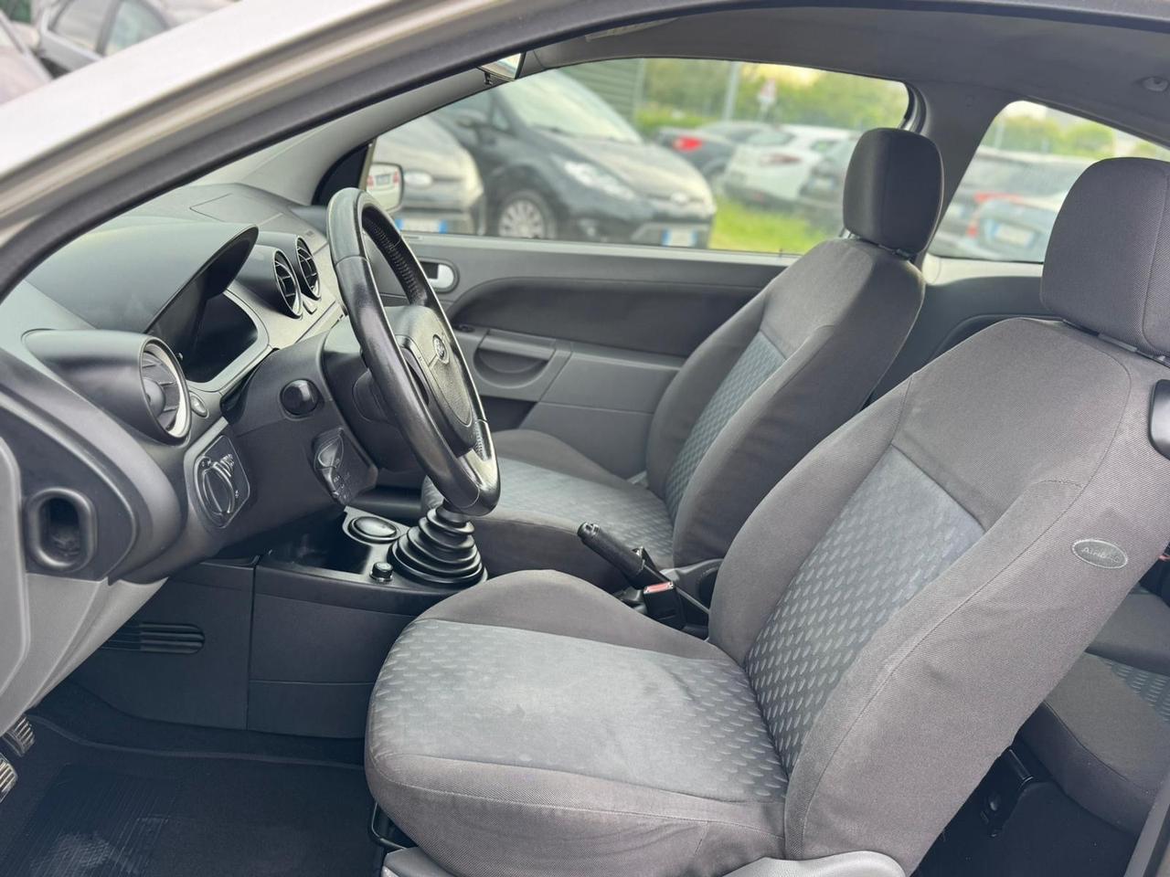 Ford Fiesta 1.2 16V 3p. Ghia Neopatentati