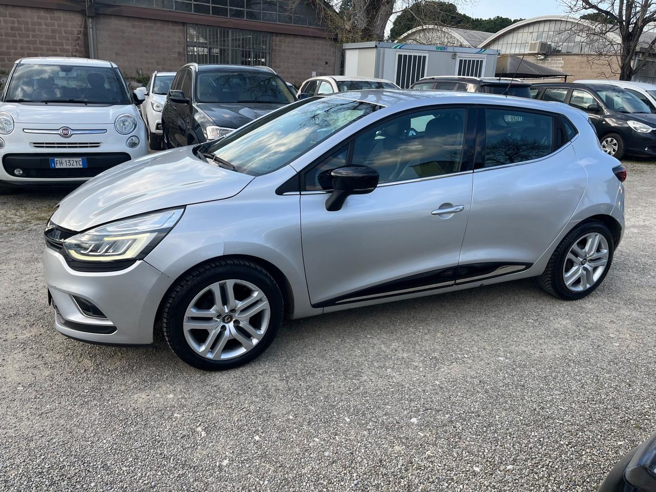 Renault Clio TCe 12V 90 CV 5 porte Moschino Intens