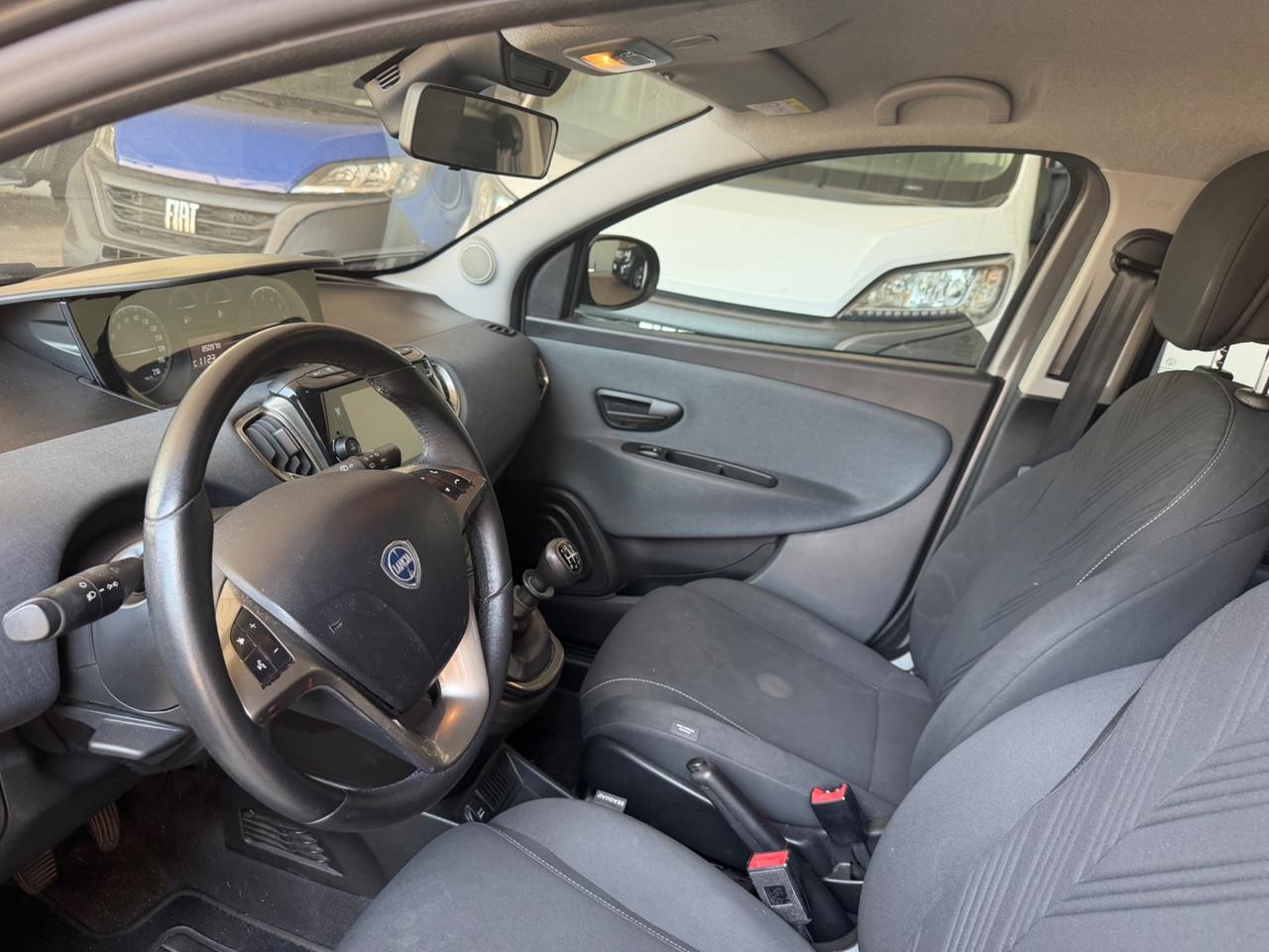 Lancia Ypsilon 1.0 FireFly 5 porte S&S Hybrid Gold