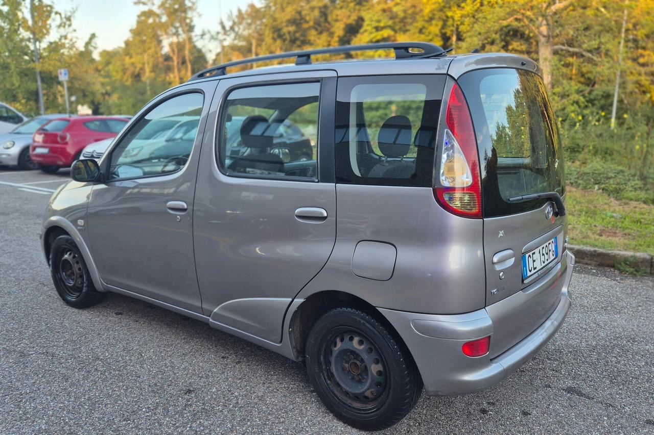Toyota Yaris Verso 1.3i 16V cat Sol '03