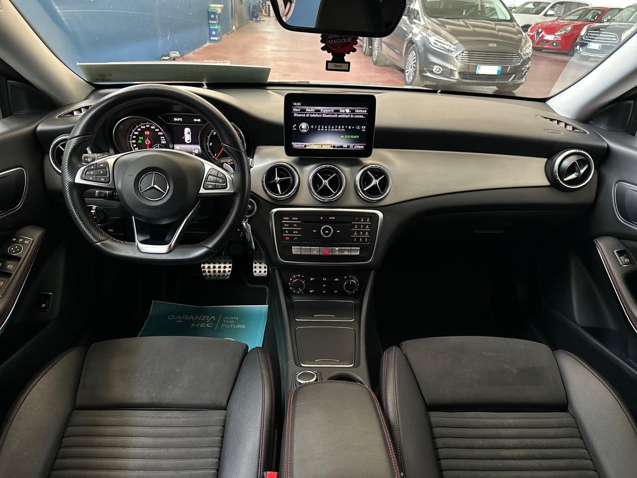 Mercedes-benz CLA 200 d Auto Premium/ 4 Matic