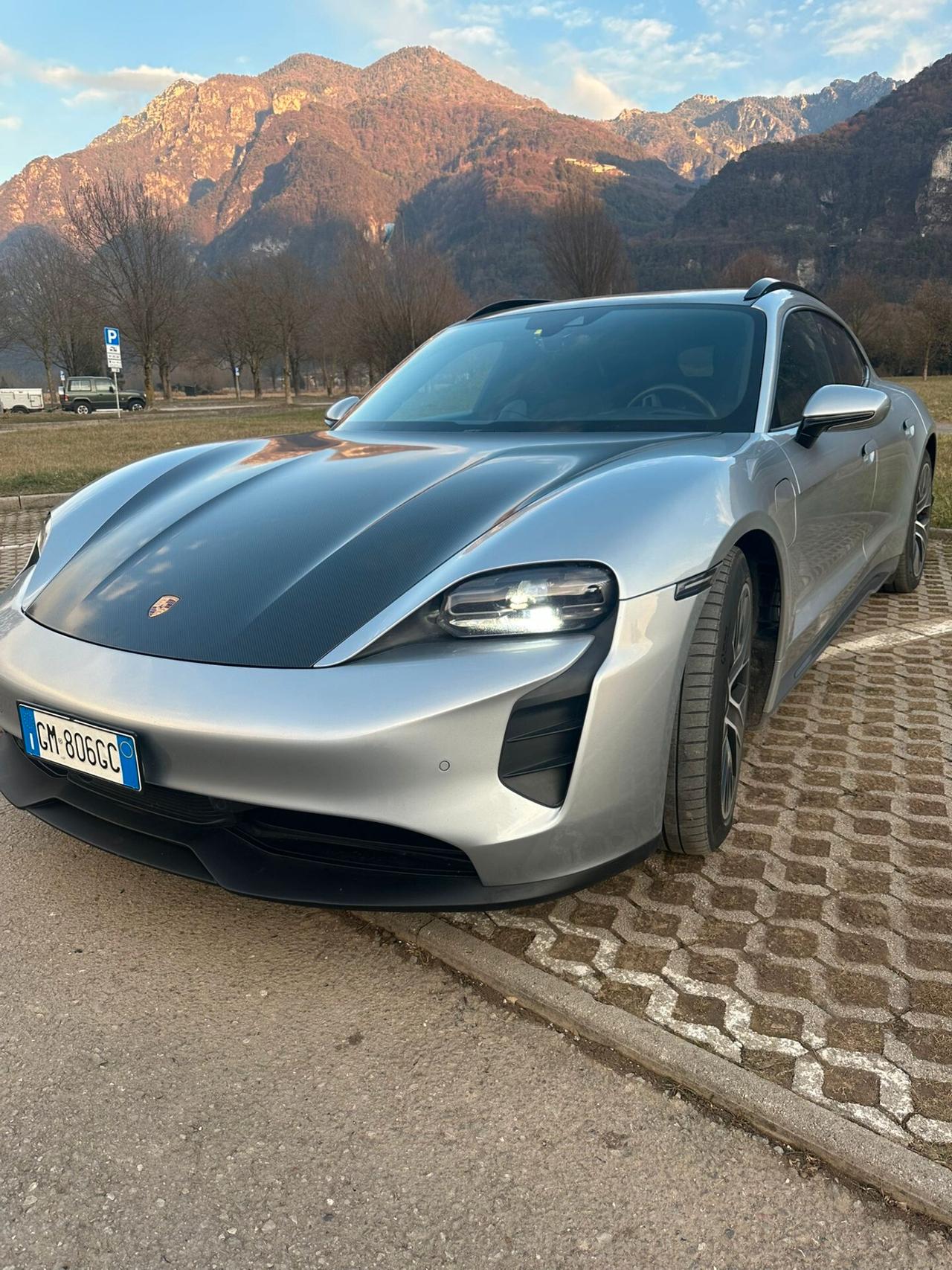 Porsche Taycan 4 Cross Turismo