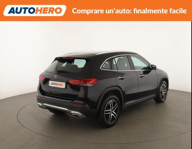MERCEDES-BENZ GLA 200 d Automatic Premium